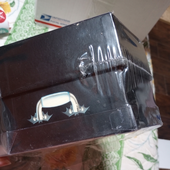 Living Dead Doll Issac Mezco series 6 new *Vintage* RARE GOTHIC - Picture 9 of 9